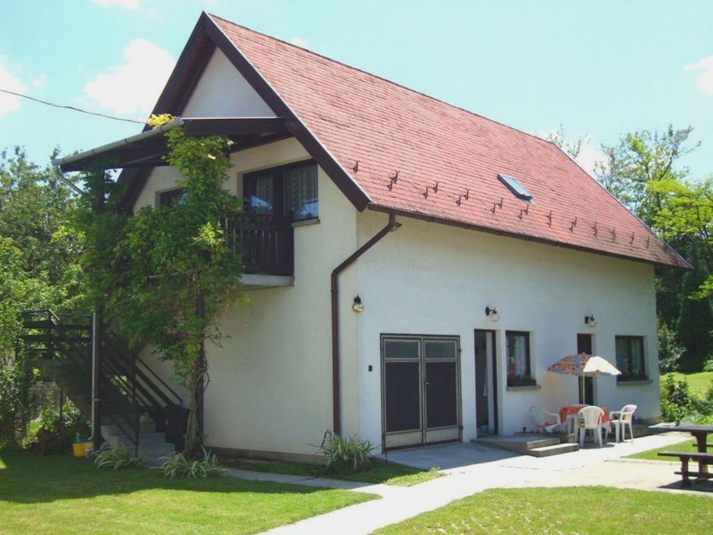 Gyongyvirag Vendeghaz Apartment Balatonboglar Room photo